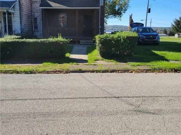934 Wallis Ave, Farrell, PA 16121