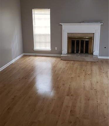 2nd image of 883 Louisa Ln