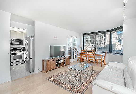3rd image of 415 E 37th St APT 18L
