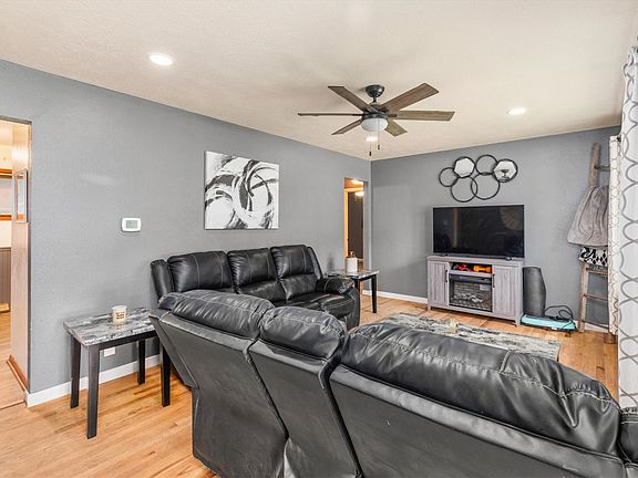 5th image of 110 N 10th Ave
