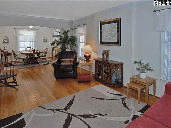 2nd image of 15305 Lydian Ave