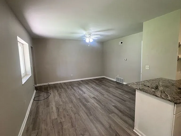 189 W Patterson Ave — Photo 4
