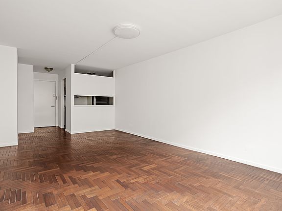 4th image of 2373 Broadway APT 703