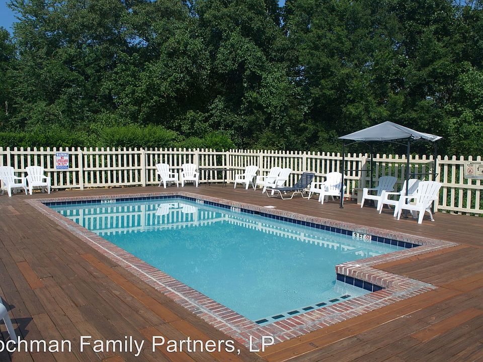 2nd image of 20 Knollwood Cir