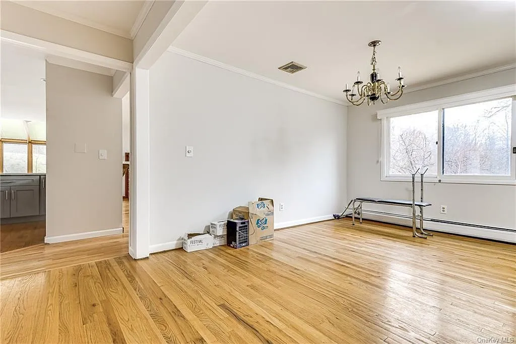 8 bed, 2361 sqft, $5,949 — Photo 4