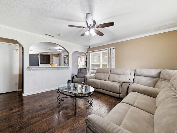 4th image of 3302 Harvest Dr.