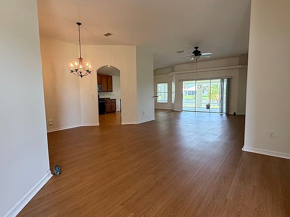 4th image of 515 S Valencia Cir SW