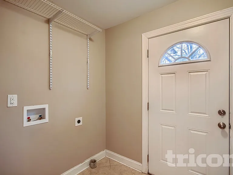 247 Young Ave SW — Photo 4