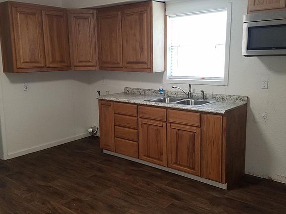 kitchen/ washer-dryer area