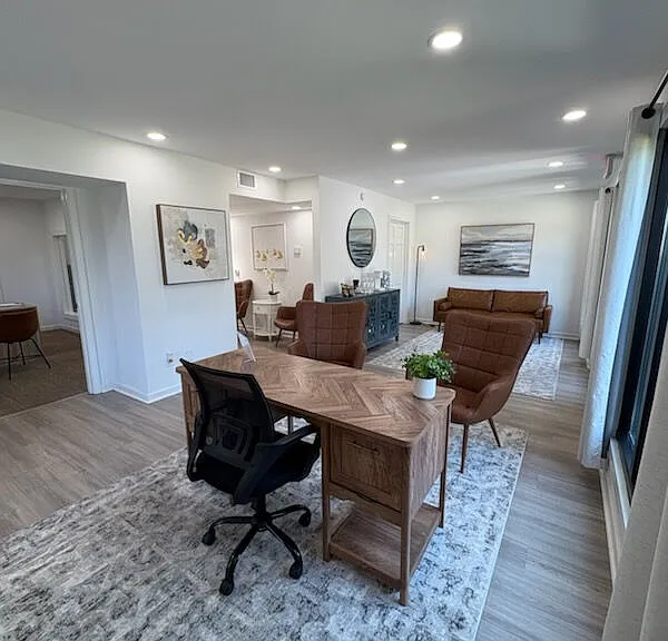 Hunters Pointe — Photo 17