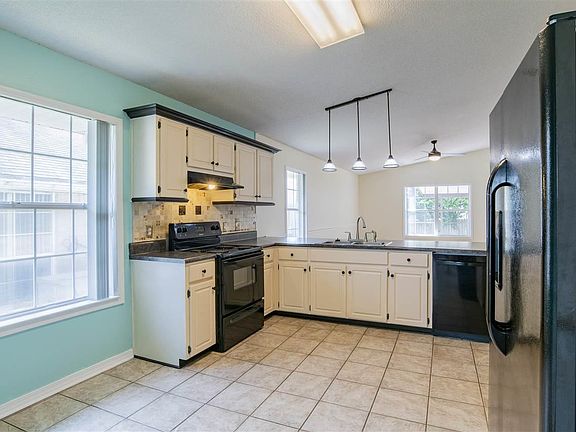 5th image of 1411 Greystone Dr