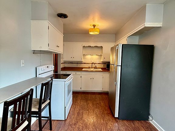 3rd image of 422 Ruth Pl