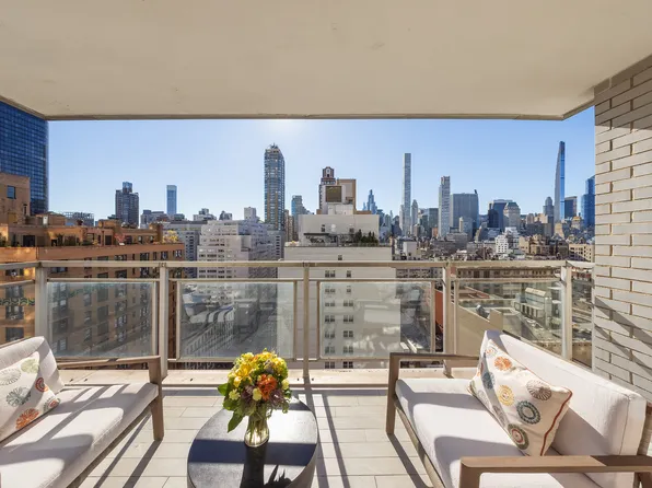 150 East 69th Street image 5 of 13