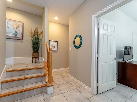 3rd image of 222A W Hibiscus St #A