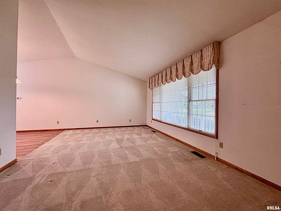 3rd image of 123 Pam Ln