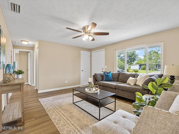 5th image of 416 JANELL Drive