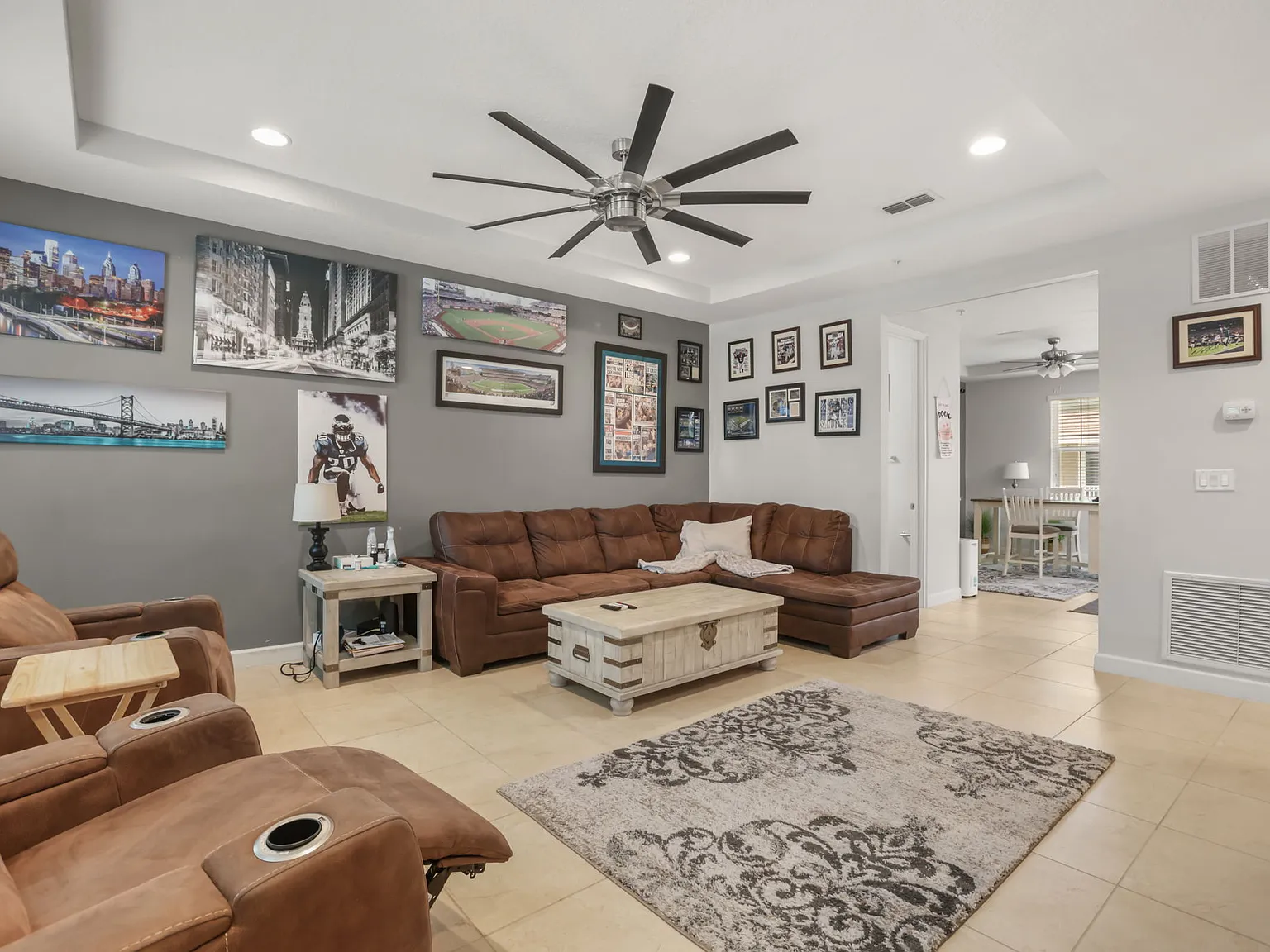3 bed, 3.5 bath, 1990 sqft, $3,000 — Photo 4