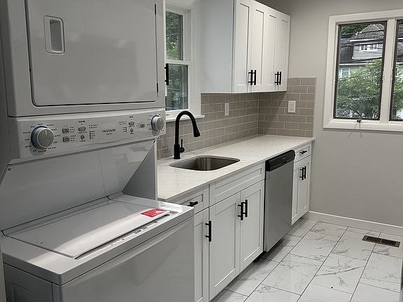 5th image of 201 Newark Ave Floor 1