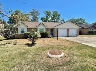 309 S Yaupon St, Lake Jackson, TX 77566