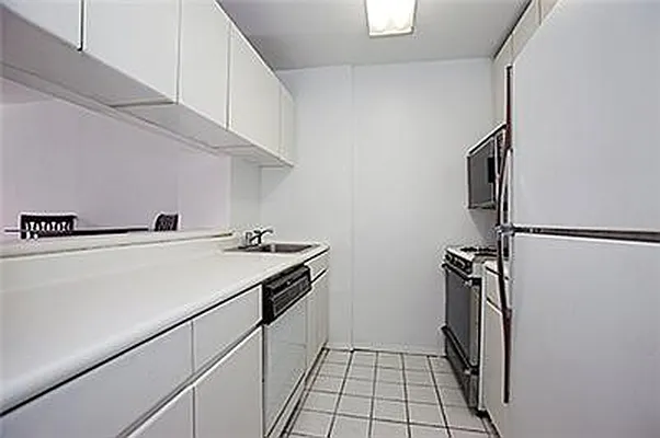 Sold by R New York | media 6