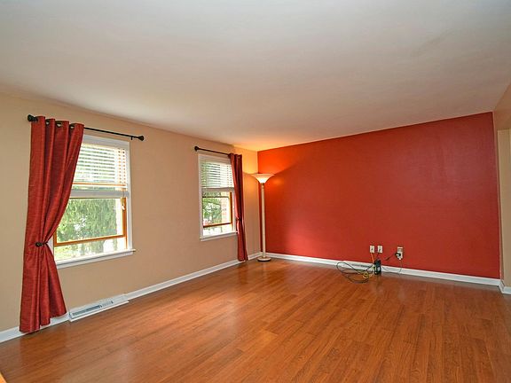 4th image of 8510 Holiday Hills Dr