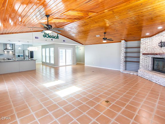 5th image of 215 Moonlight Bay Dr