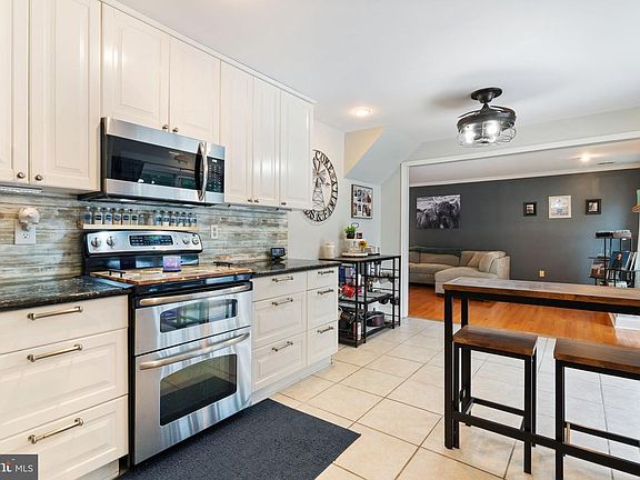 2nd image of 13570 Hunter Hill Pl