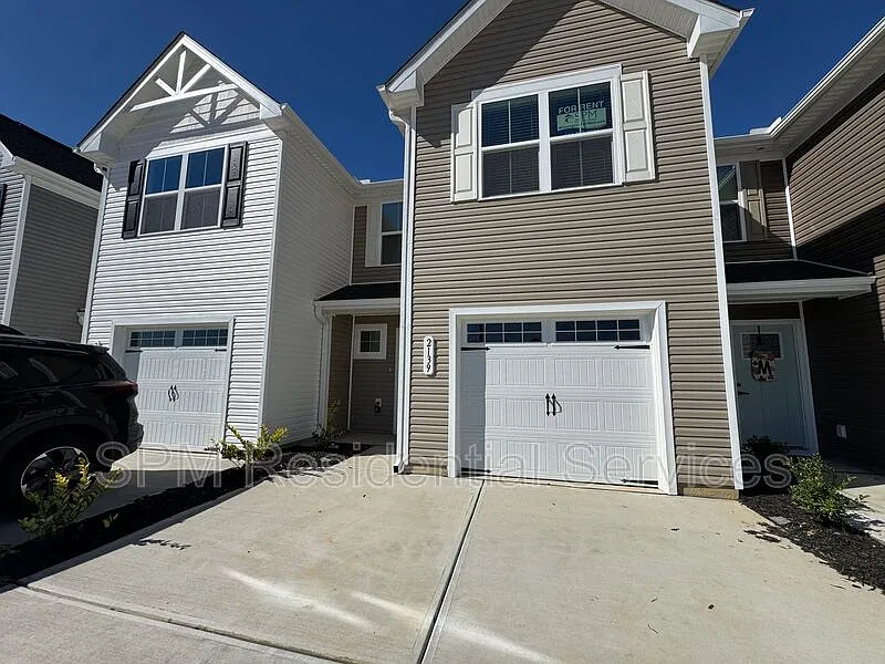 3 bed, 2.5 bath, 1442 sqft, $1,895 — Photo 2