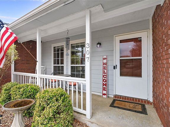 4th image of 307 Glenwood Pl