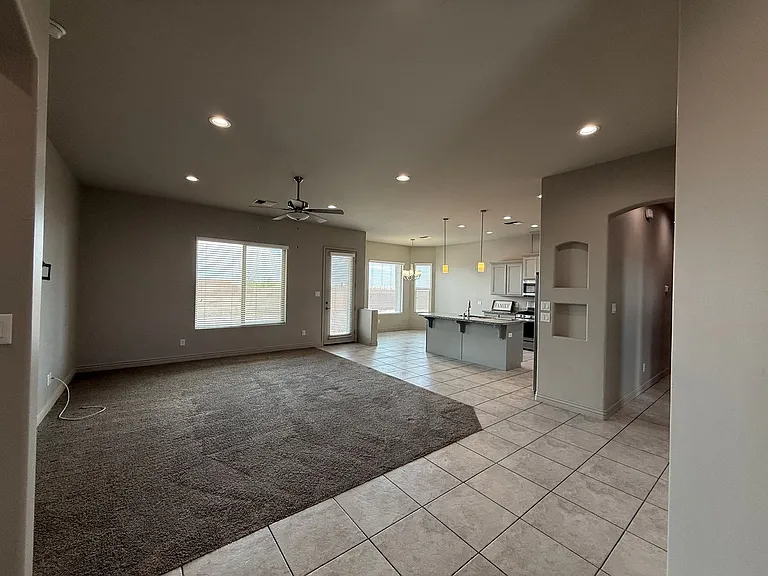 10156 E 39th Ln — Photo 3