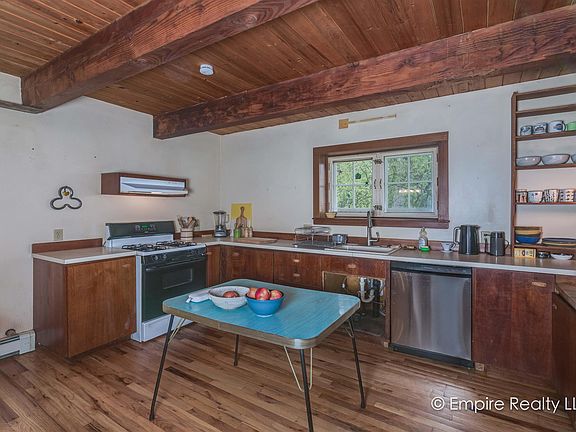 2nd image of 897 Richards Ave