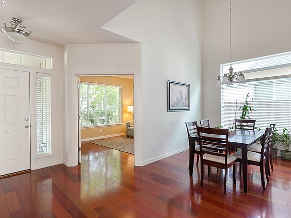 4th image of 5726 NE Daventry St