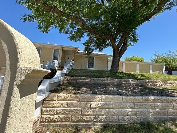 4th image of 801 Carmen St