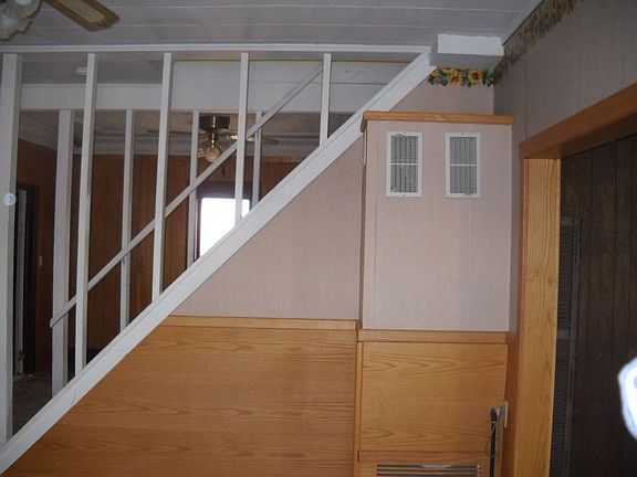 2nd image of 874 Petersburg St