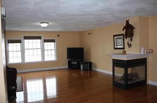 3rd image of 81 Terry Ln