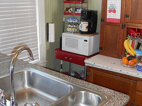 5th image of 607 Hudgins St