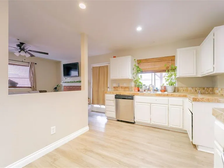 13584 E Sutter Ct — Photo 9