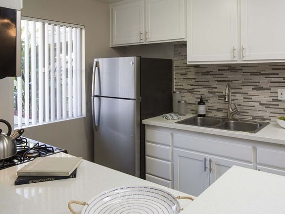 5th image of 4640 Arden Way #4608-17