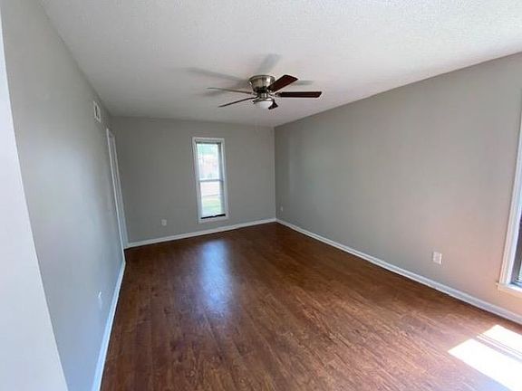 3rd image of 3379 Barbwood Dr