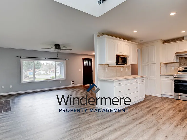 890 NW Haslo Pl — Photo 5