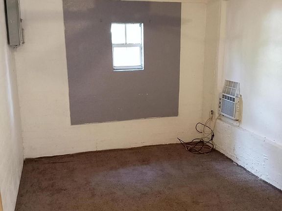 4th image of 839 Center Ave