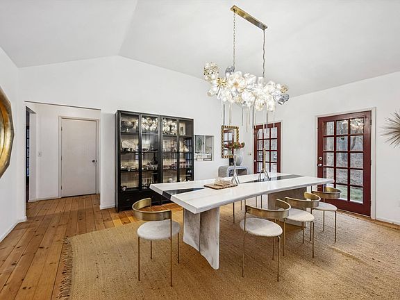 3rd image of 24 Old Farm Rd