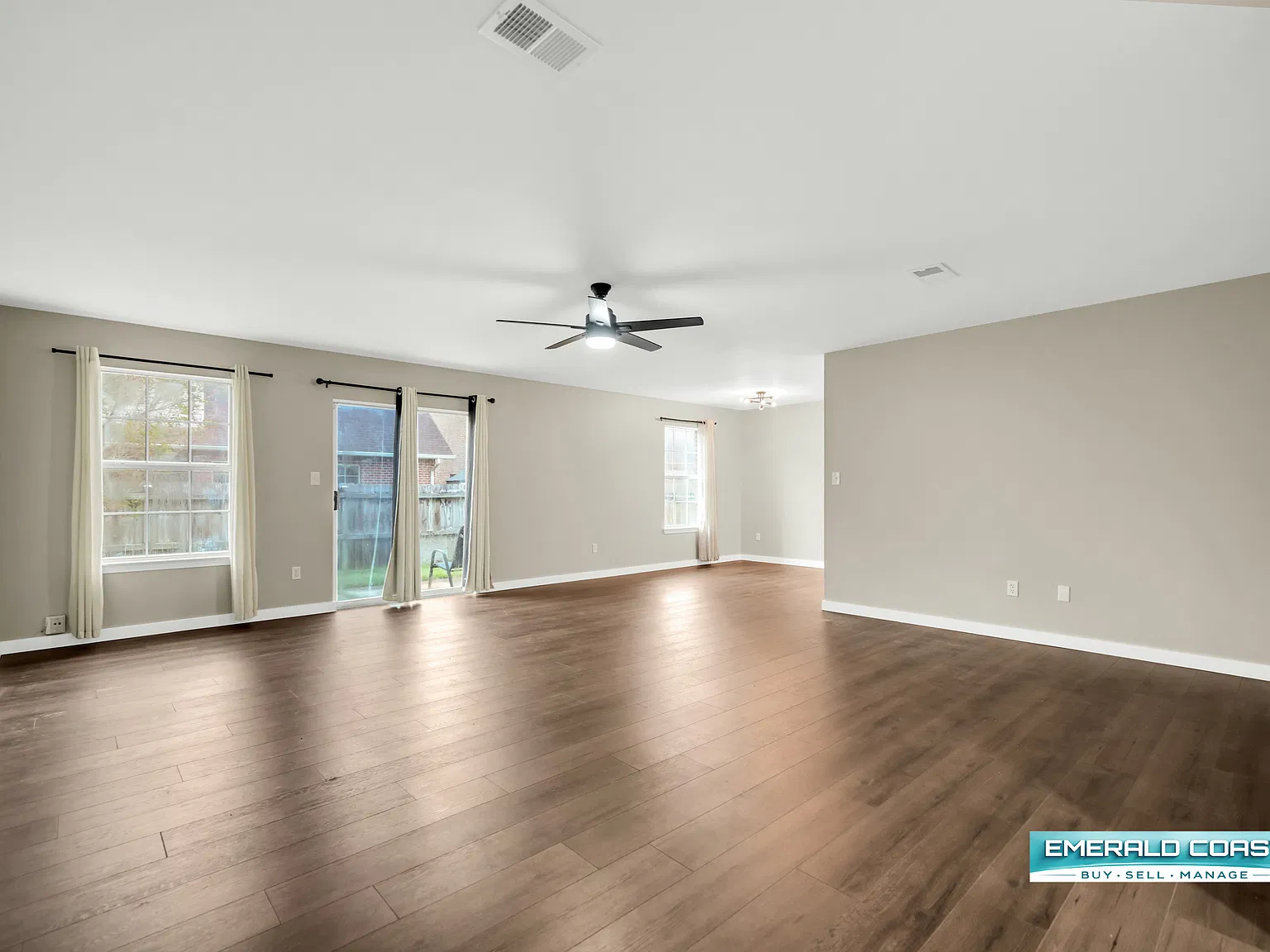 3 bed, 1359 sqft, $2,200 — Photo 4
