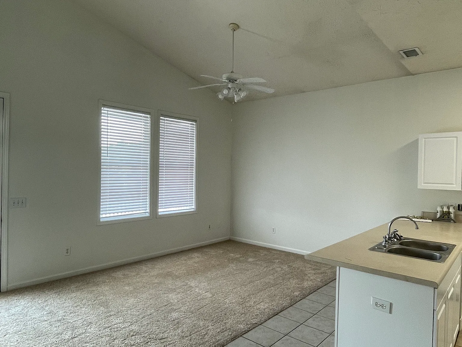 2 bed, 975 sqft, $1,000 — Photo 2