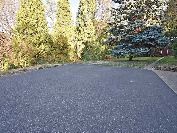 4th image of 10144 Skyline Dr