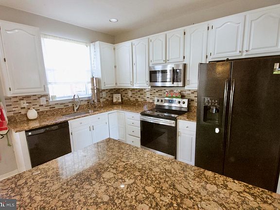 3rd image of 14606 Stream Pond Dr