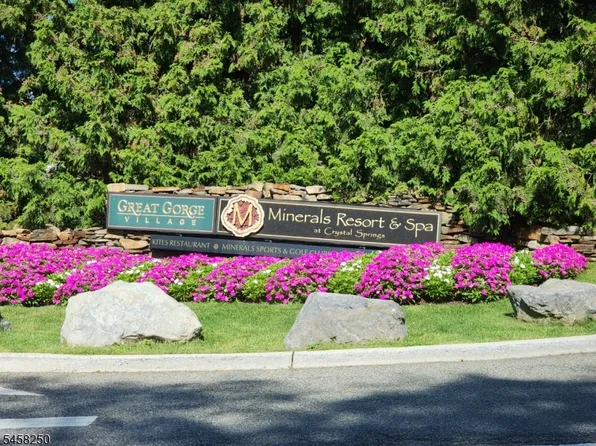 5 Red Lodge Dr, Vernon, NJ