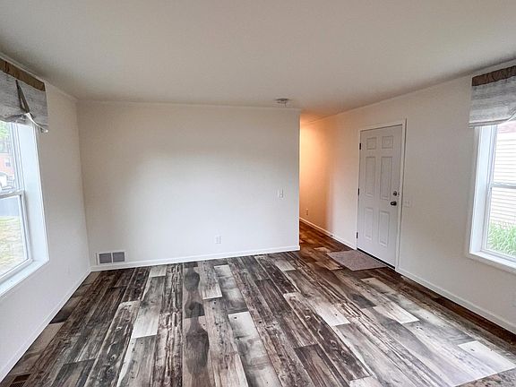 5th image of 1560 Park St