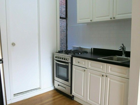 4th image of 519 E 82nd St APT 5D
