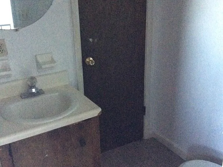 814 Lesa St — Photo 9